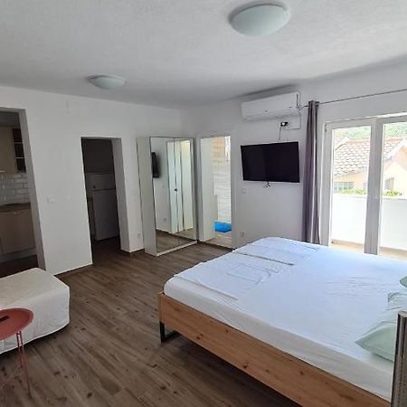 Apartmani Mlinar - Studio Apartment Grebastica Exterior photo