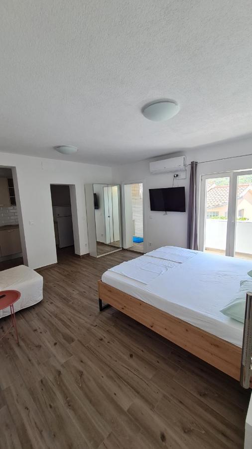Apartmani Mlinar - Studio Apartment Grebastica Exterior photo
